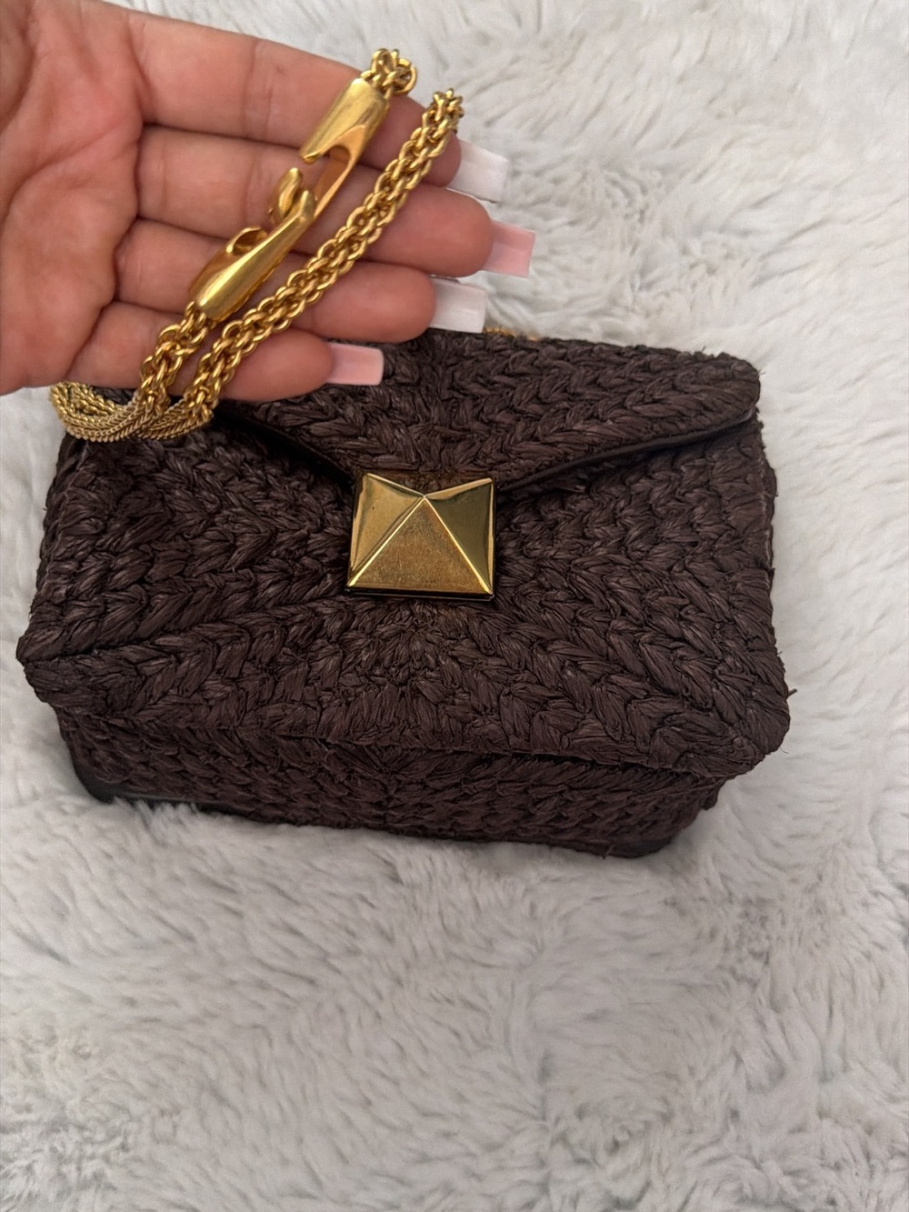 VALENTINO GARAVANI
Raffia One Stud Chain Clutch Dark Brown - Picture 2 of 6